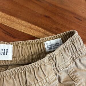 Gap cargo with elastic bottom
